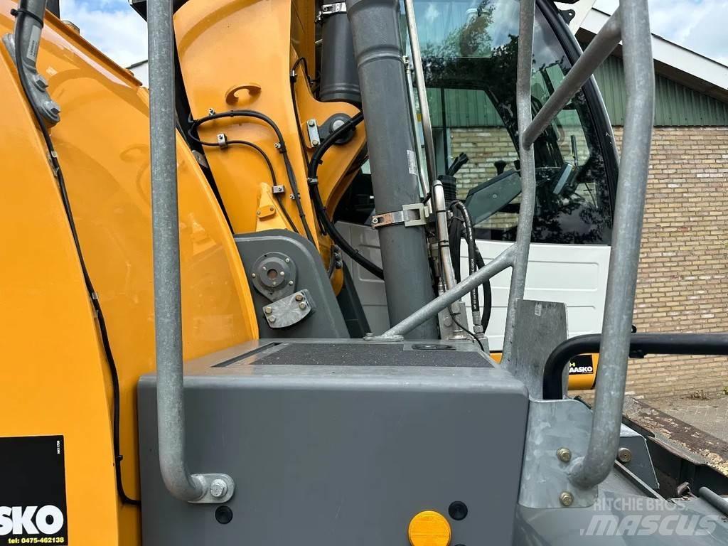 Liebherr A914 Wheeled excavators