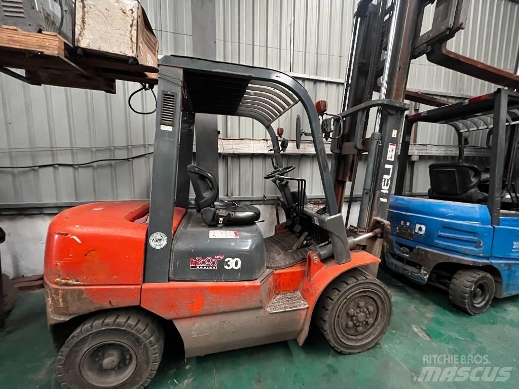 Heli CPCD 30 Diesel trucks
