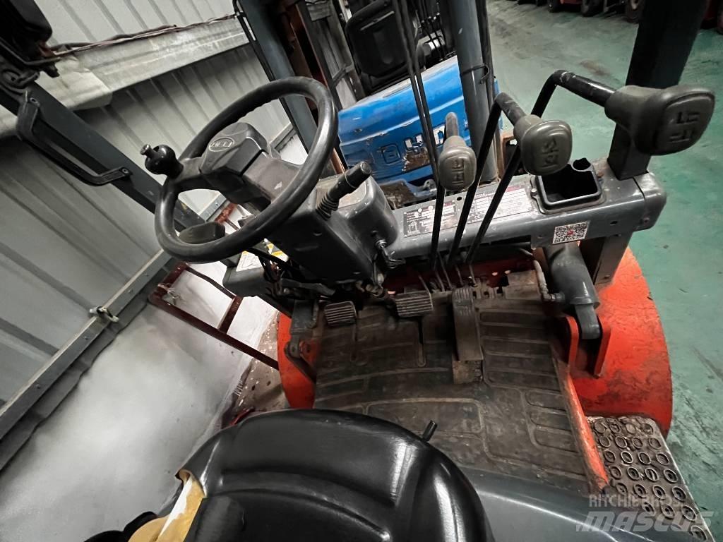Heli CPCD 30 Diesel trucks