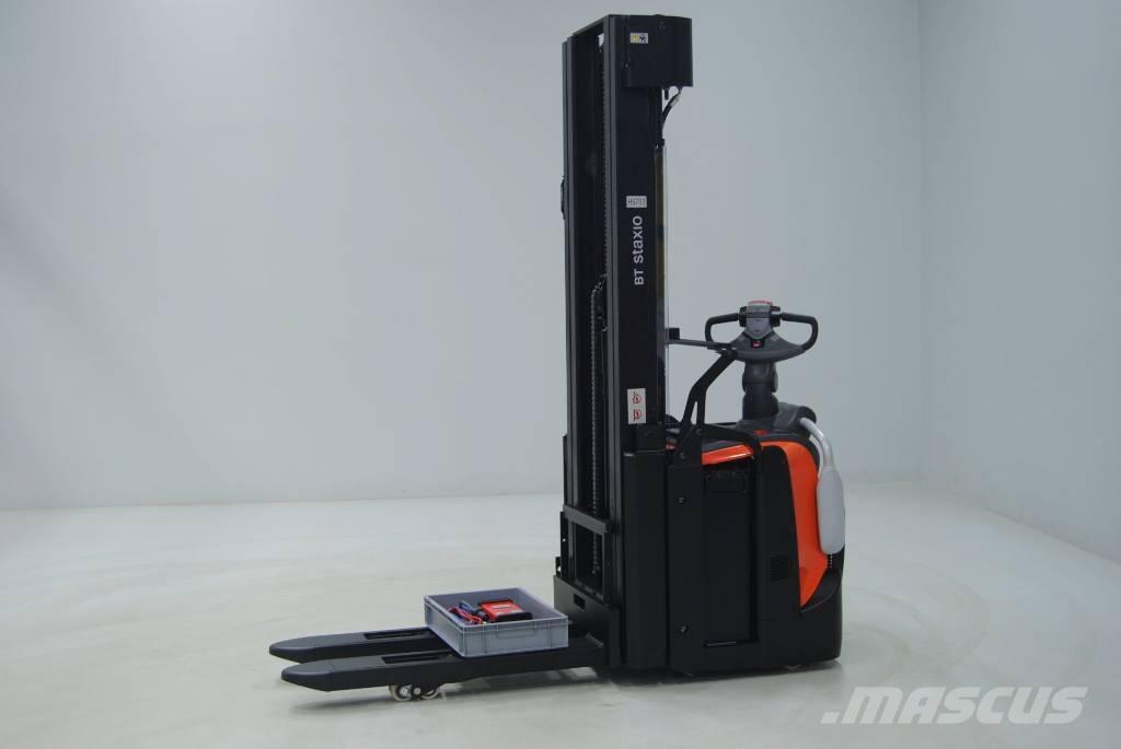 Toyota SPE160L Pedestrian stacker