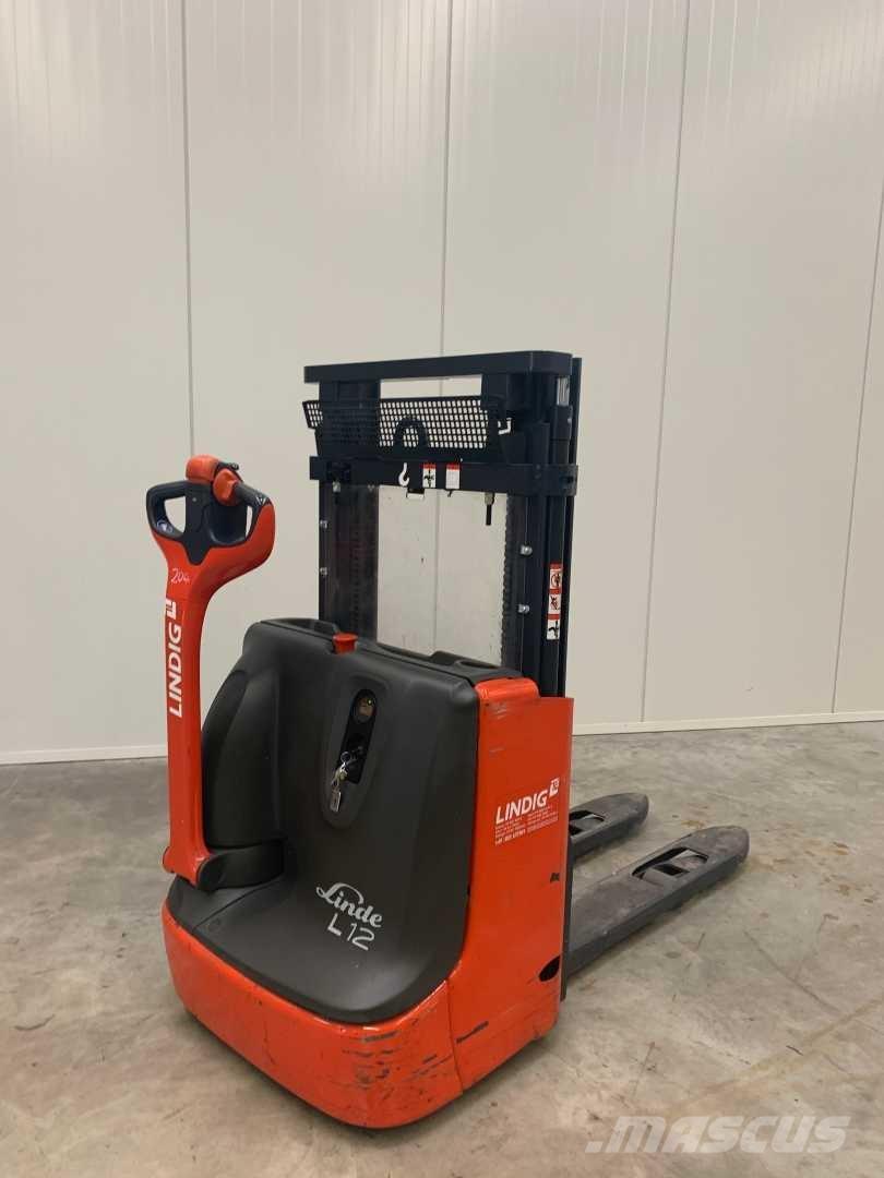 Linde L12 Self propelled stackers