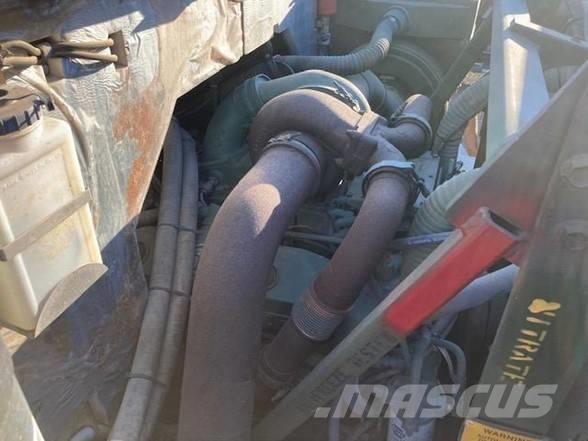 Oshkosh M1070 Prime Movers