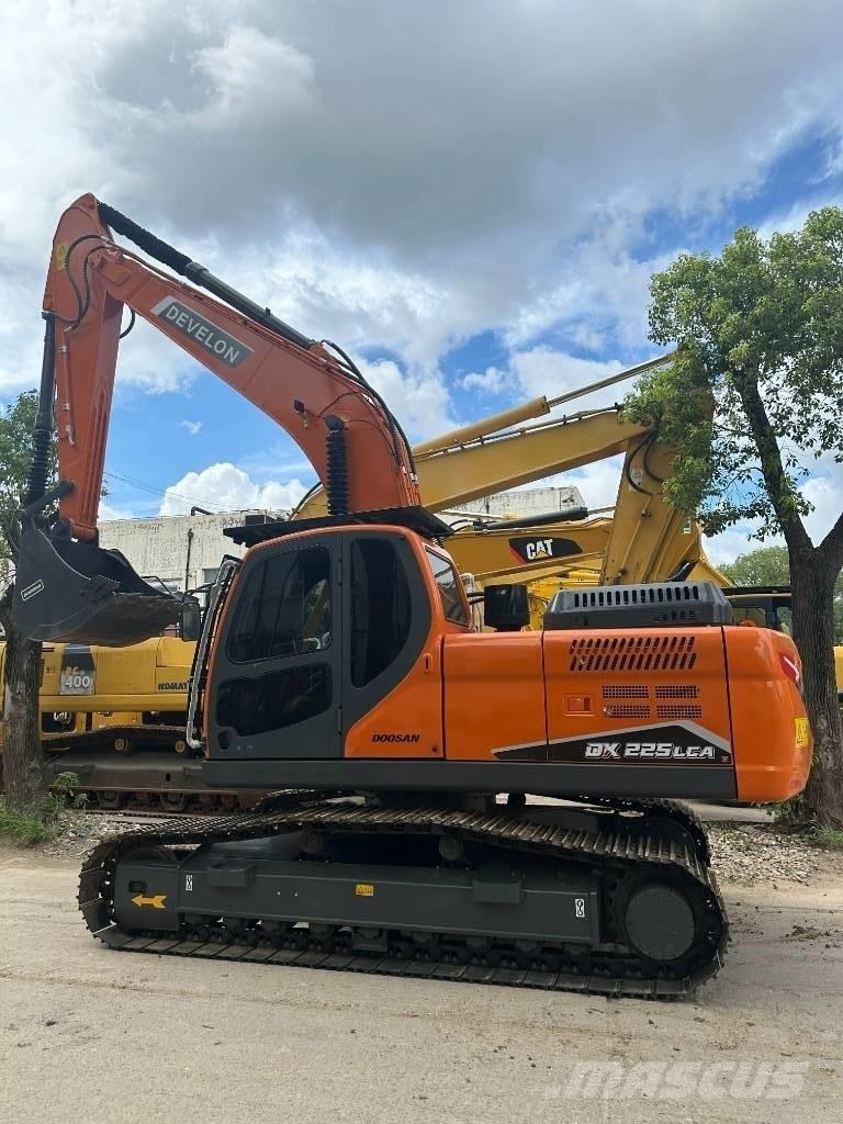 Develon DX 225 LCA Mini excavators  7t - 12t