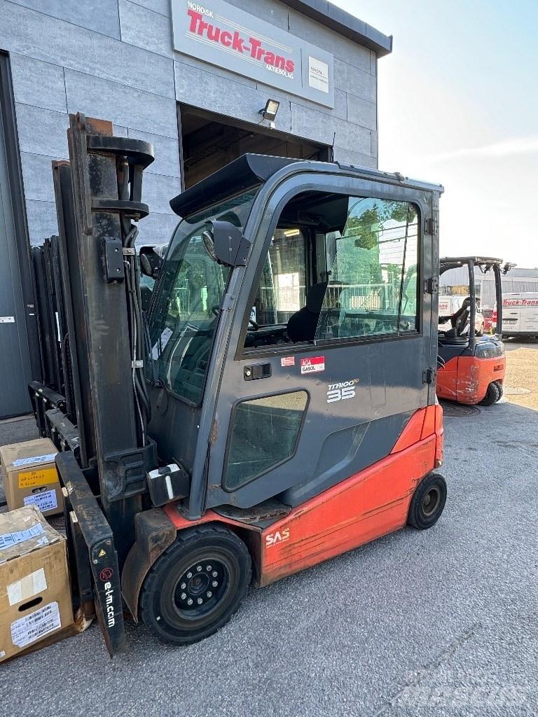 Toyota 8FBMT35 Pedestrian stacker