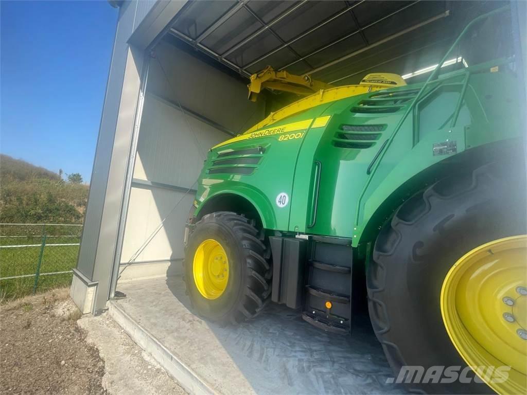 John Deere 8200i Forage harvesters