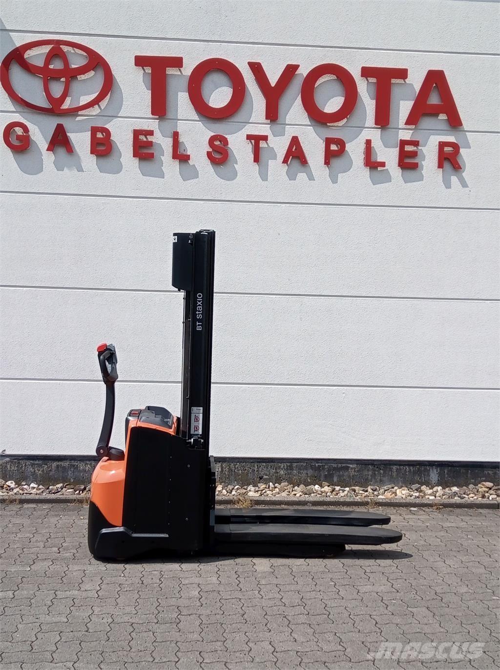 Toyota SWE120L Self propelled stackers