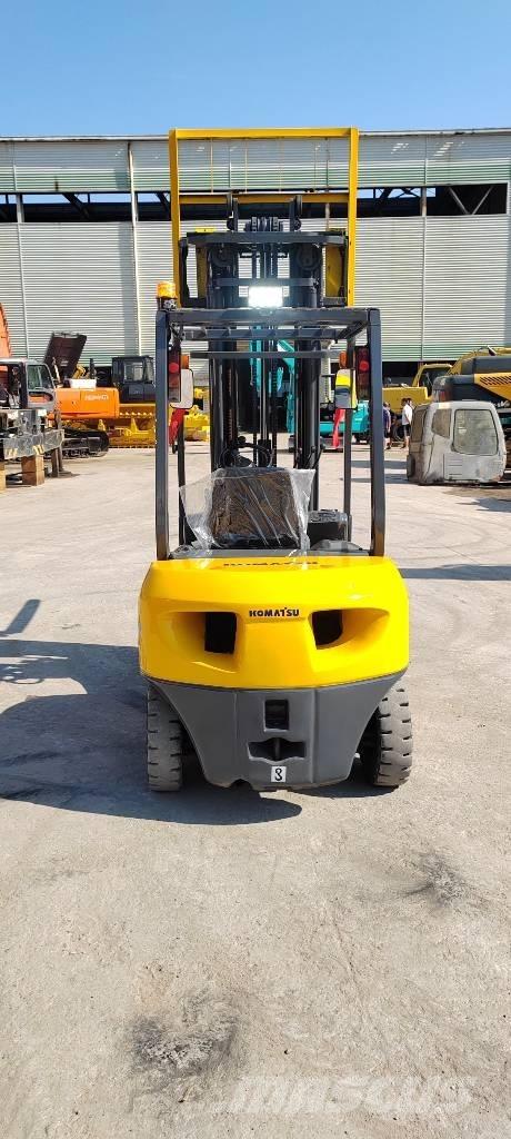 Komatsu FD 30 T-17 Diesel trucks