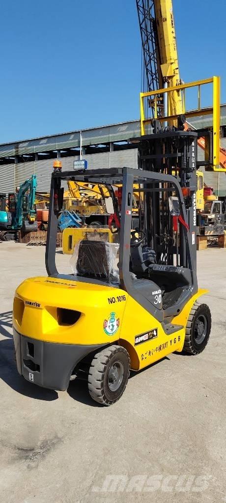 Komatsu FD 30 T-17 Diesel trucks