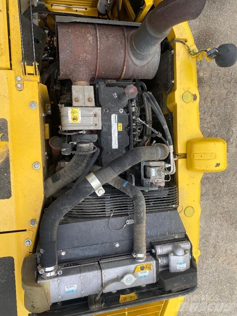 Komatsu PW 148-8 Wheeled excavators