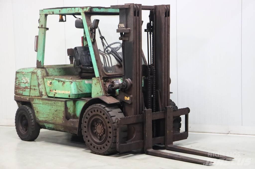 Mitsubishi FD45K2 Diesel trucks