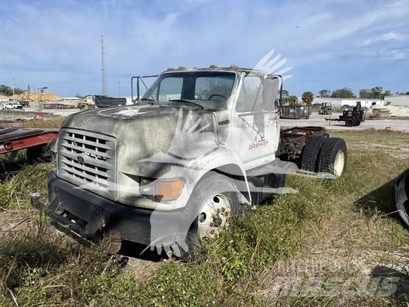 Ford F800 Chassis Cab trucks