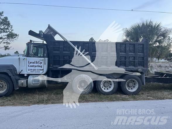 Mack RD688S Tipper trucks