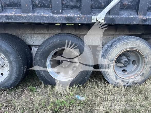 Mack RD688S Tipper trucks