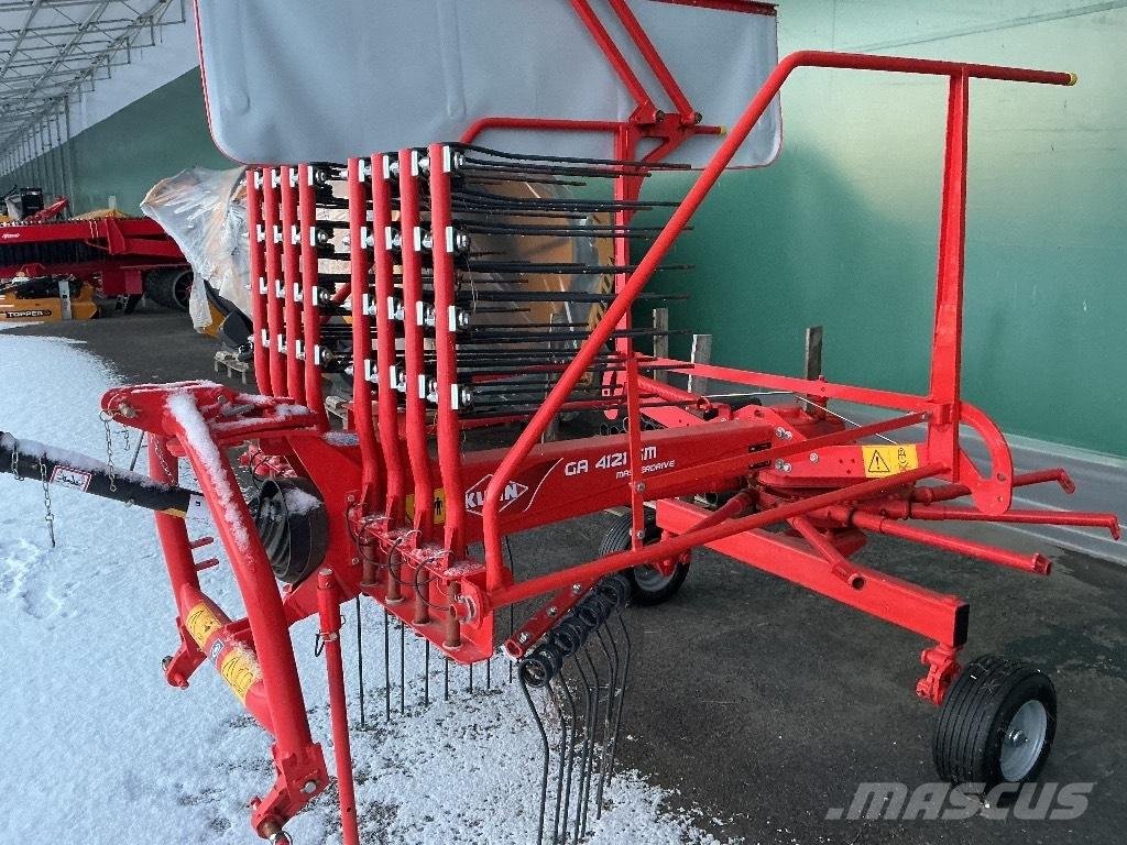 Kuhn 4121 GM Windrowers