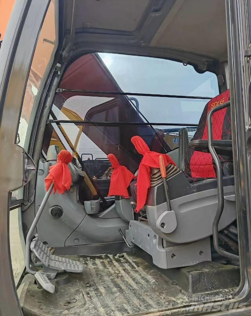 Hitachi 200 Crawler excavators