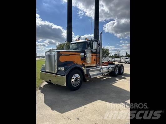 Kenworth W 900 Prime Movers