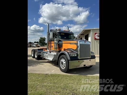 Kenworth W 900 Prime Movers
