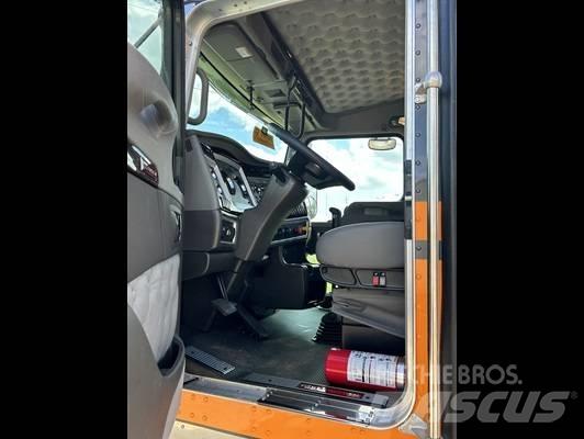 Kenworth W 900 Prime Movers
