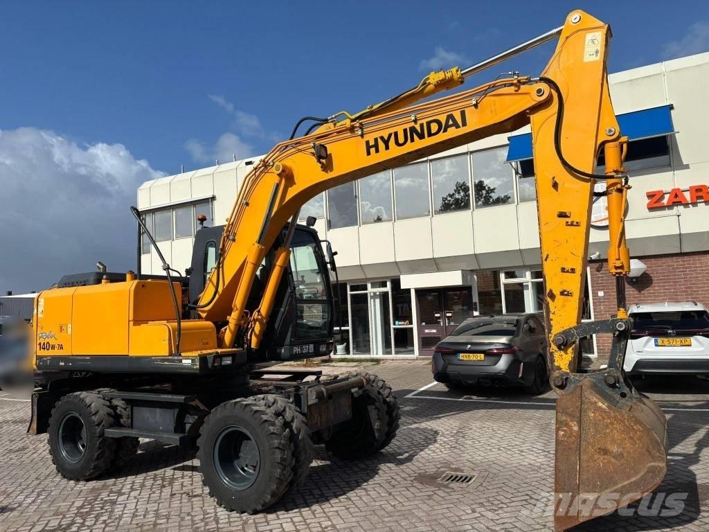 Hyundai 140W-7A Wheeled excavators