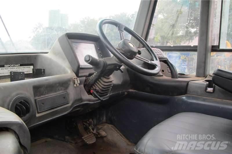 Bell B30D 22000L Other trucks