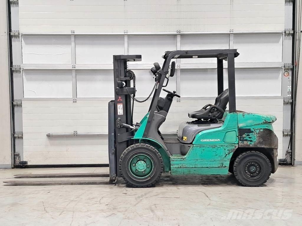 Mitsubishi FD30NT Diesel trucks