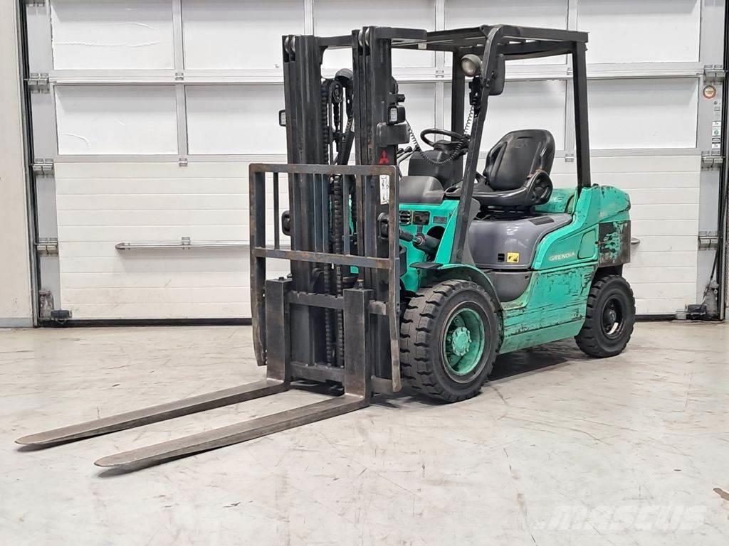 Mitsubishi FD30NT Diesel trucks