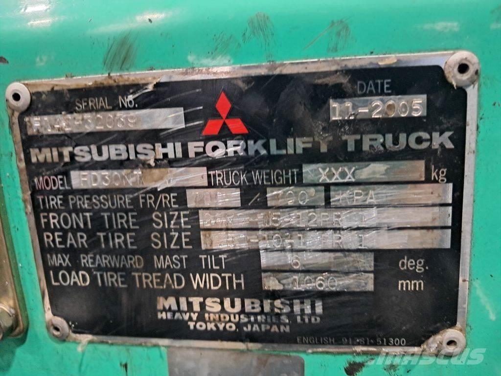 Mitsubishi FD30NT Diesel trucks
