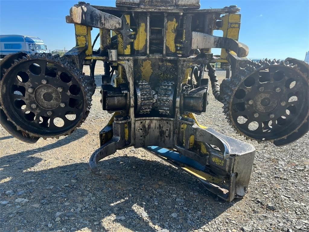John Deere H480C Harvester heads