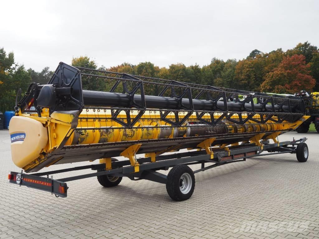 New Holland CR 9090 Combine harvesters