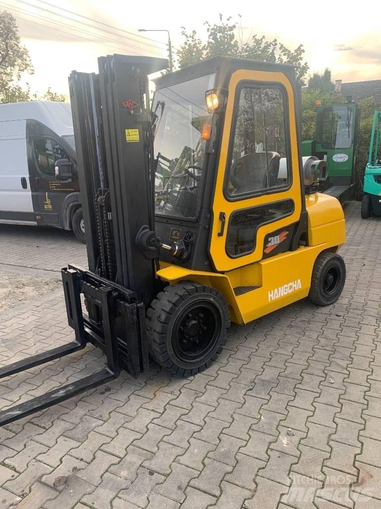 Hangcha CPQD 30 N LPG trucks