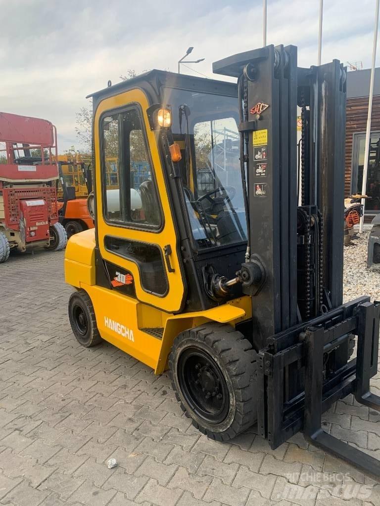 Hangcha CPQD 30 N LPG trucks