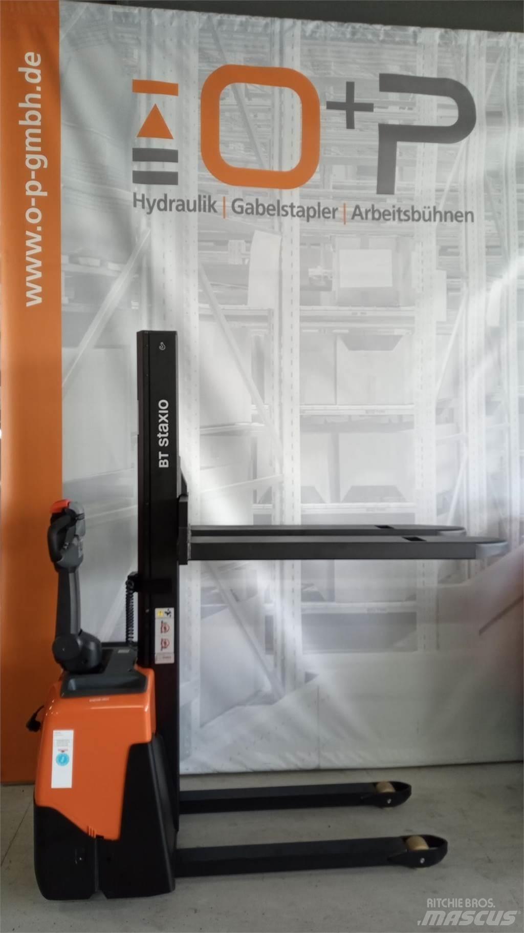 Toyota HWE100 Pedestrian stacker
