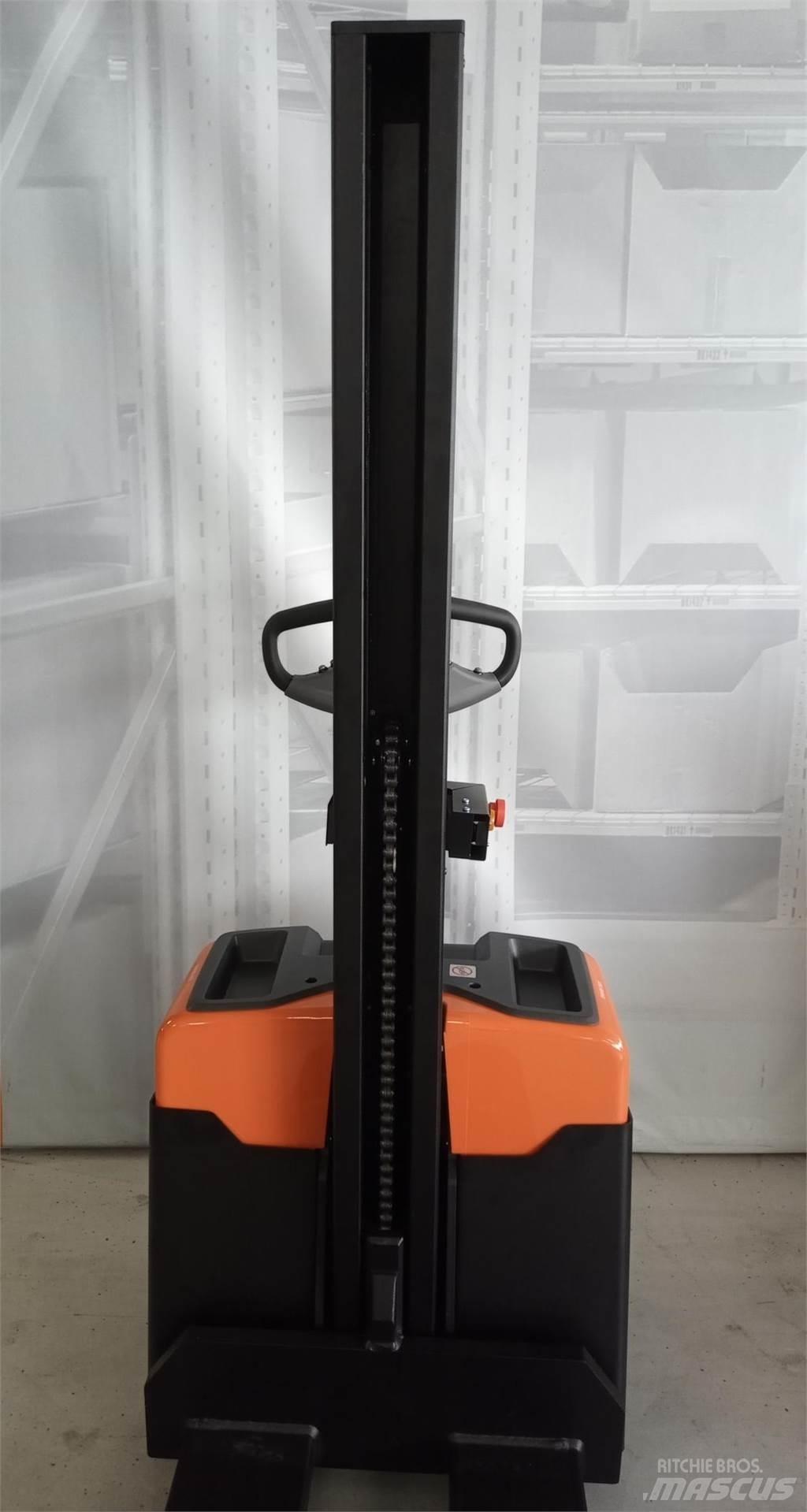 Toyota HWE100 Pedestrian stacker
