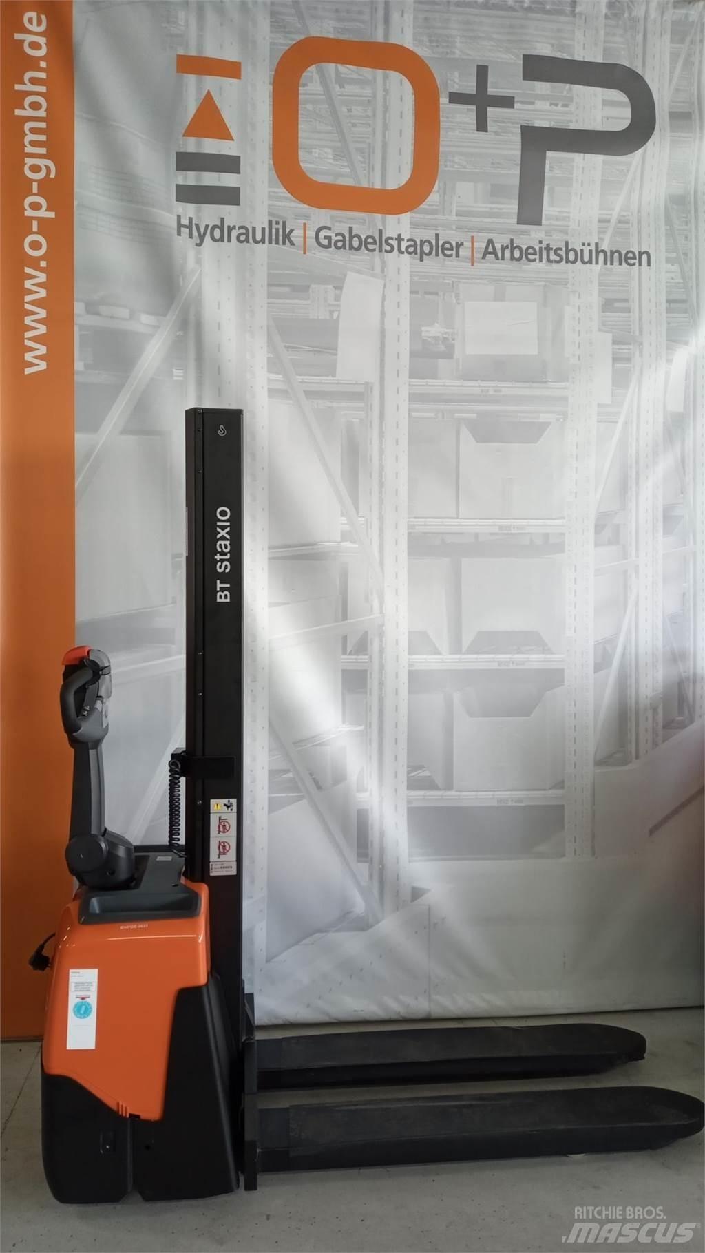 Toyota HWE100 Pedestrian stacker