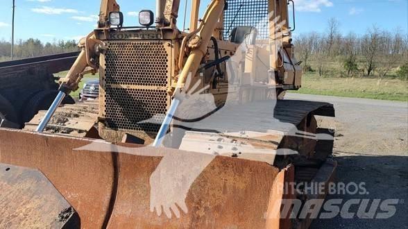 Komatsu D65P-7 Crawler dozers