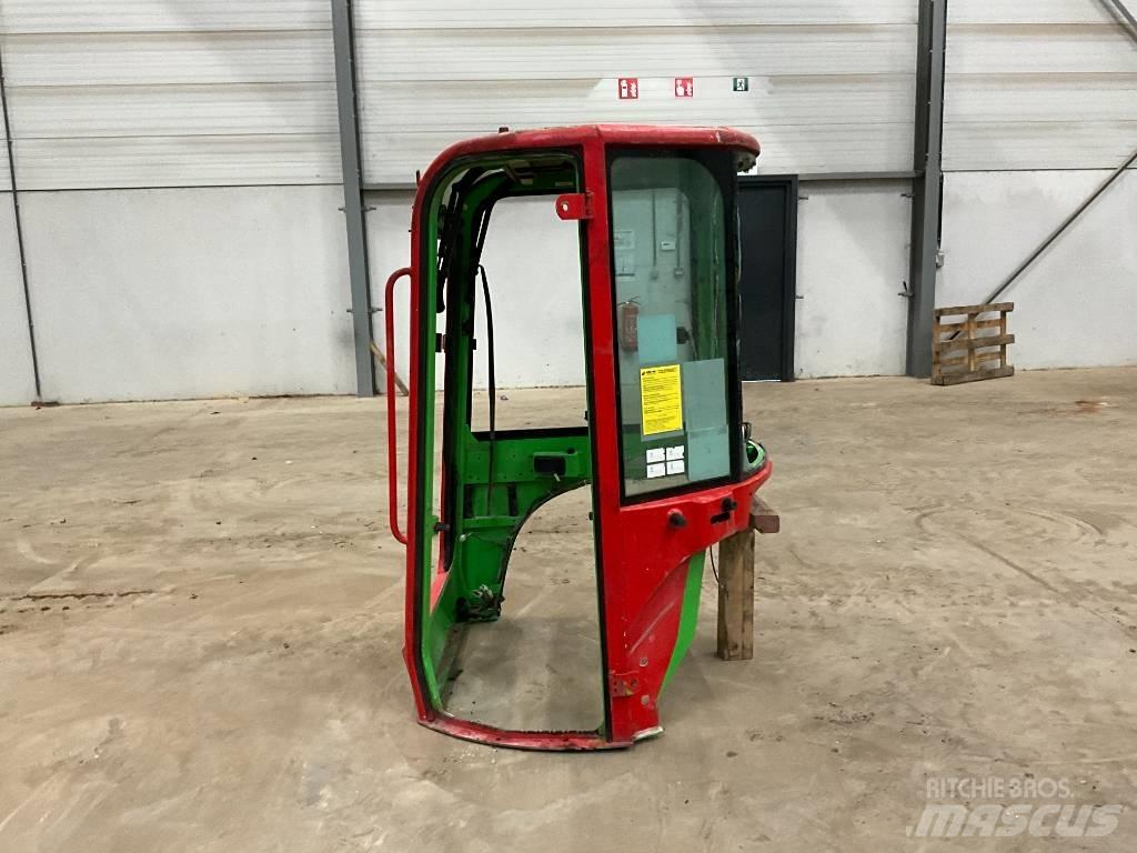 Yanmar Vio 20 / vio 25 Cabins and interior