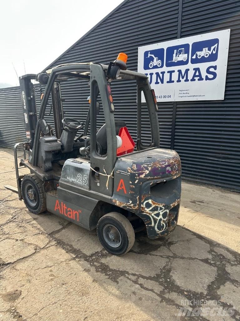 Nissan FD25 Diesel trucks