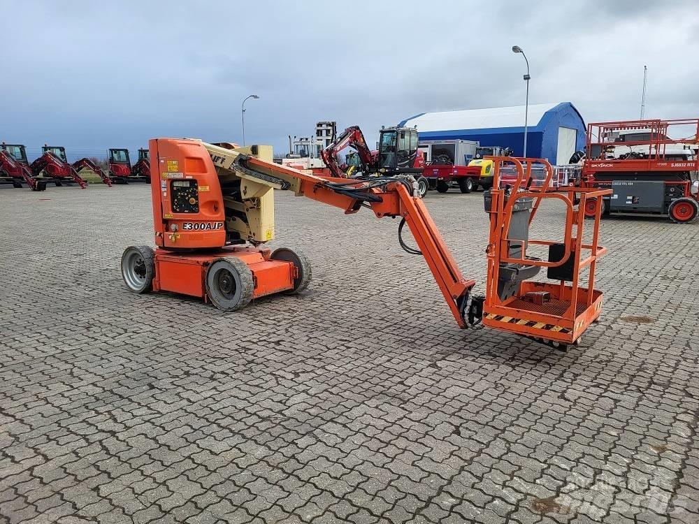 JLG E 300 AJP Articulated boom lifts