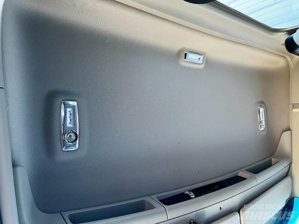 Kenworth T 880 Prime Movers