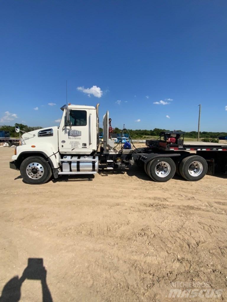 Western Star 4700 Prime Movers