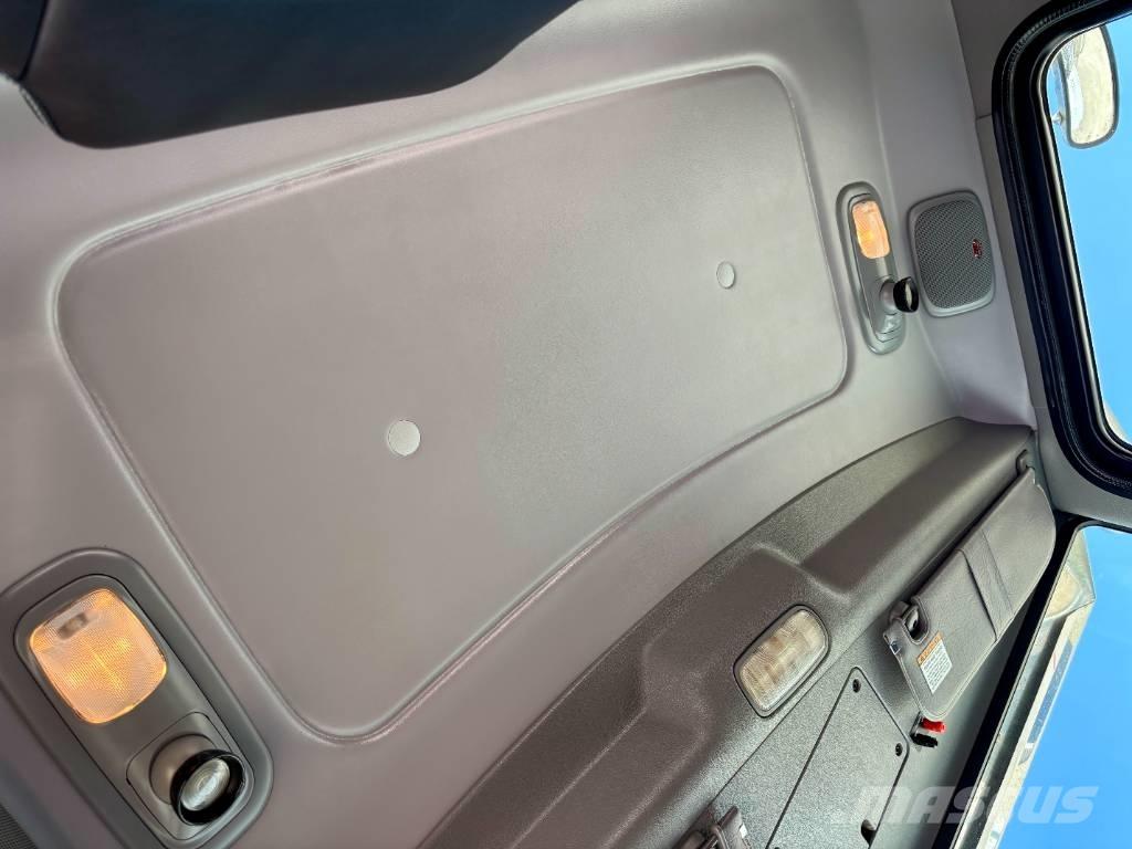 Peterbilt 389 Prime Movers