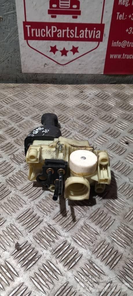Scania R 440    1882115 Cabins and interior
