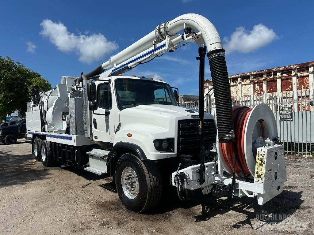 Freightliner 114 SD Commercial vehicle