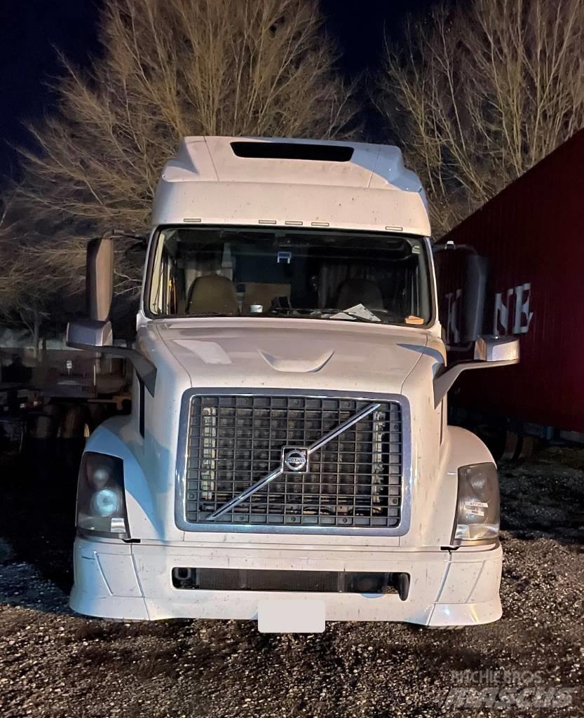 Volvo VNL 42 670 Prime Movers