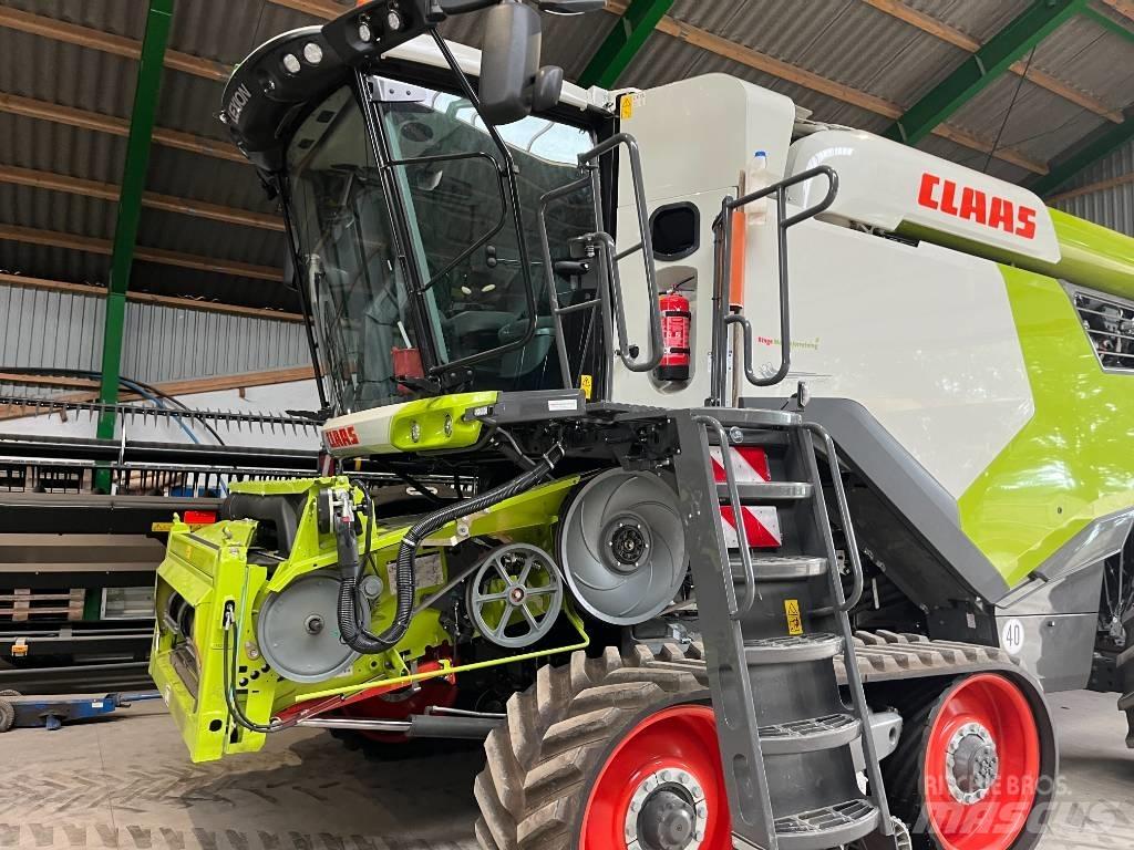 CLAAS Lexion 8800 TT Combine harvesters