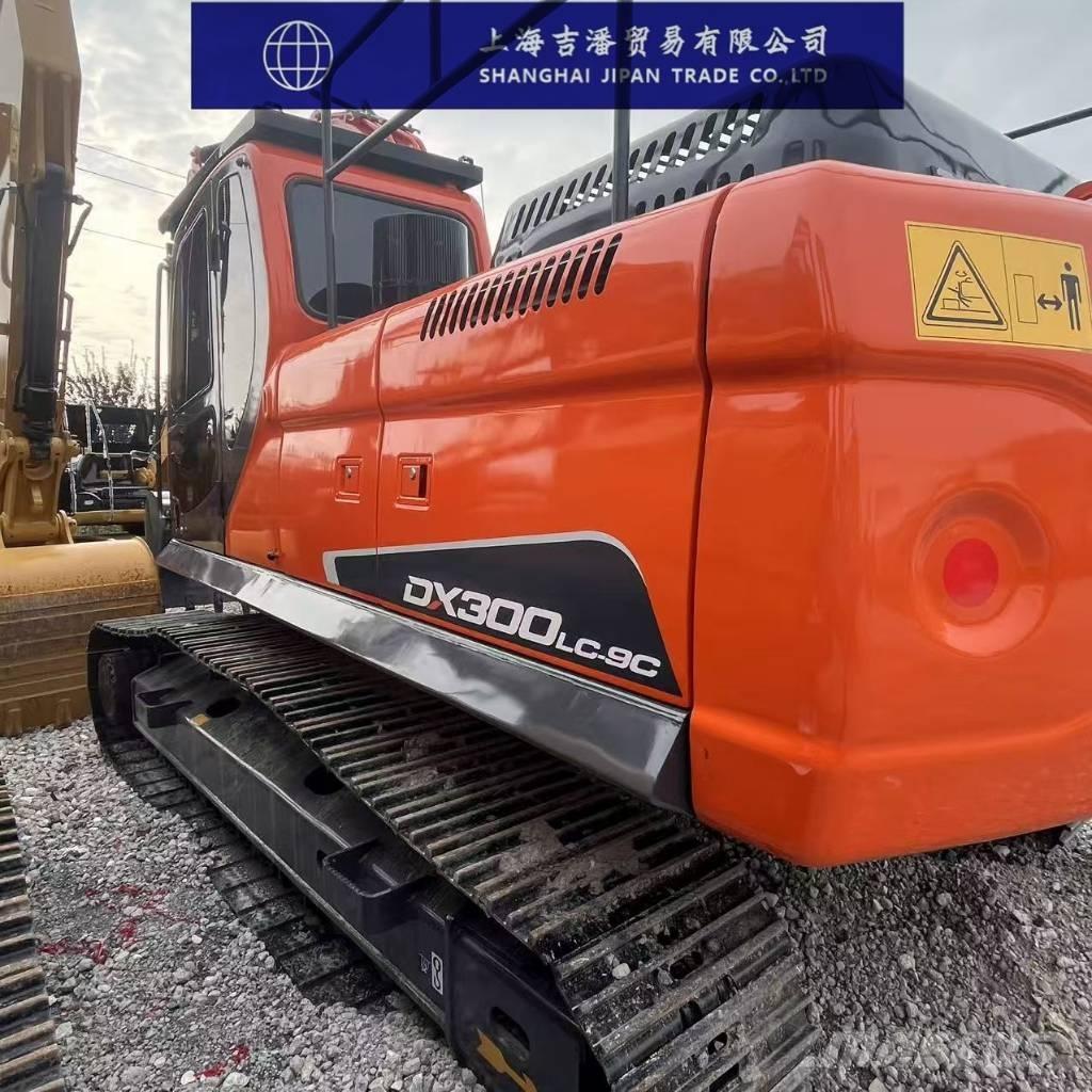 Doosan DX 300 LC Crawler excavators