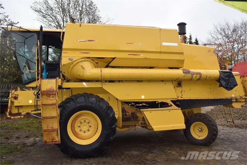 New Holland TF 42 Combine harvesters