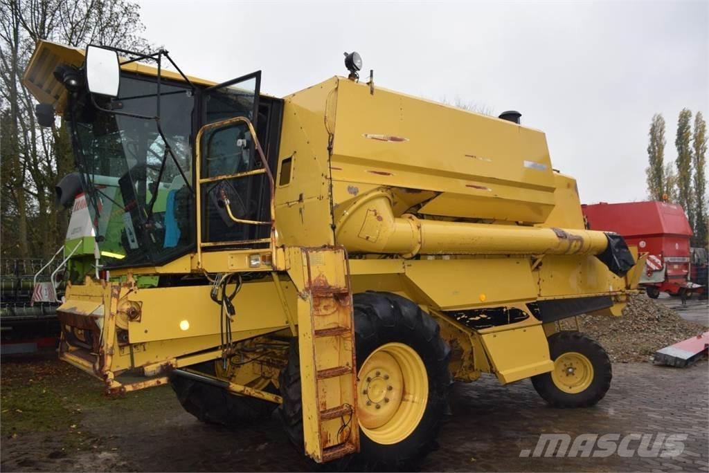 New Holland TF 42 Combine harvesters