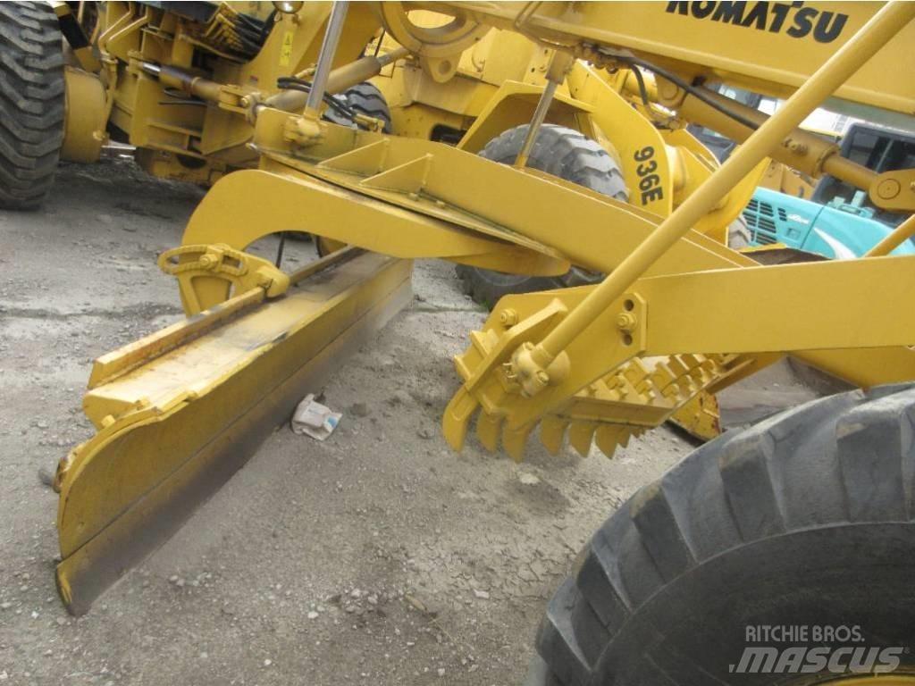 Komatsu GD 623 Graders