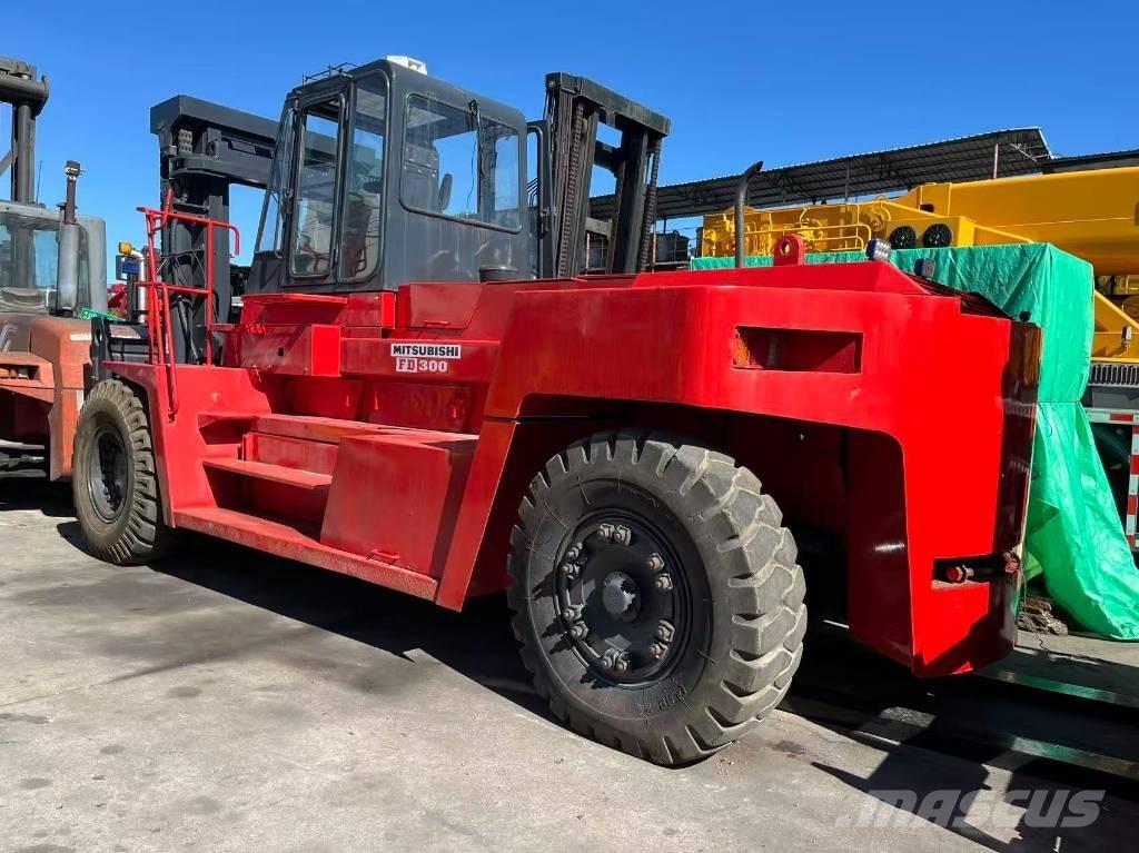 Mitsubishi FD 30 T Diesel trucks